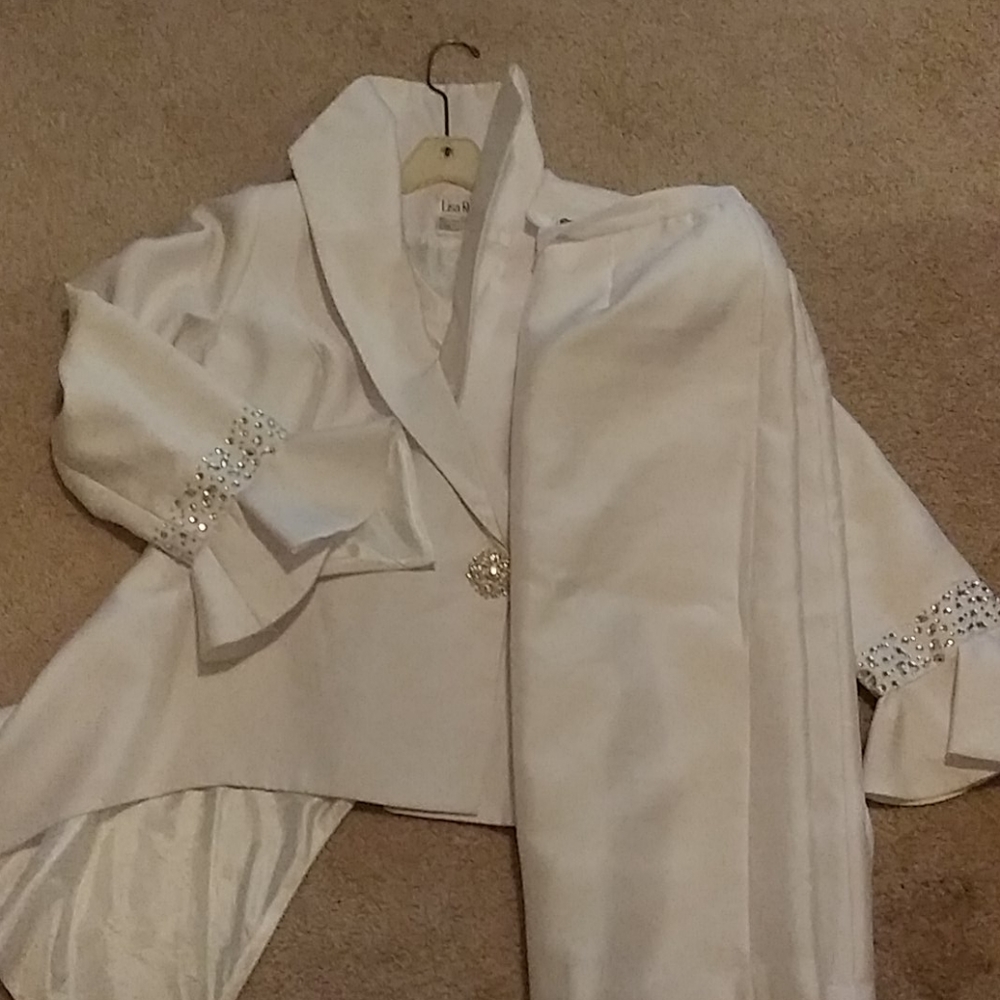 Two piece suit - Picture 4 of 4